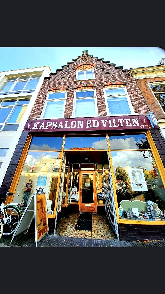 Klant met verzorgde snor in de salon