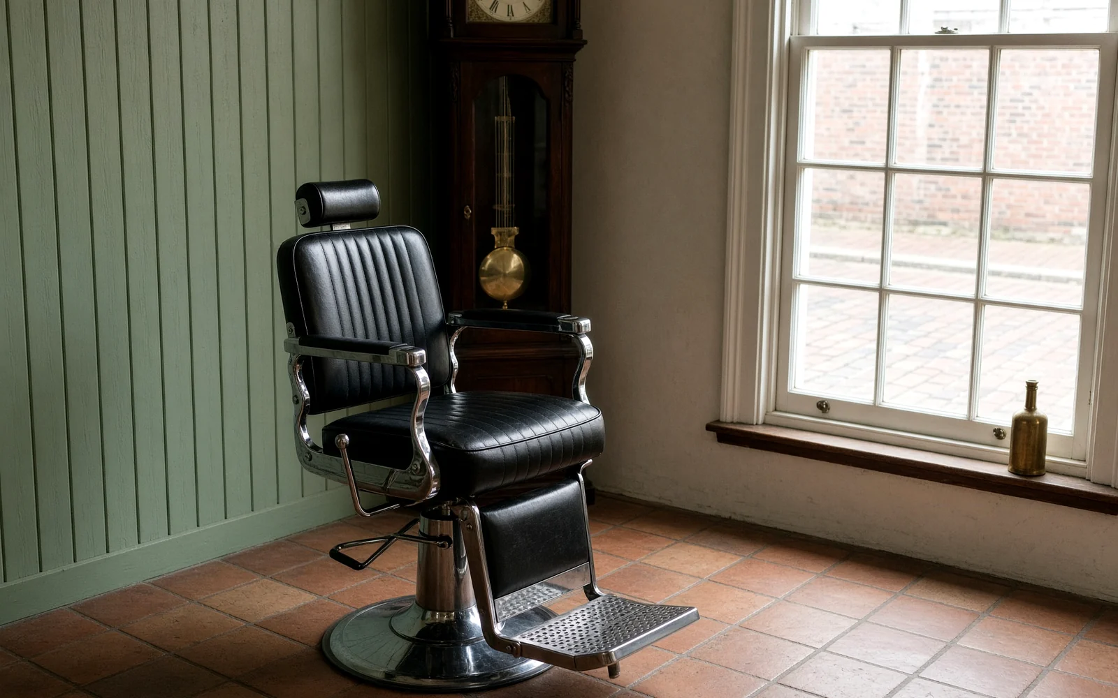 De klassieke kappersstoel in de salon, klaar voor jong en oud